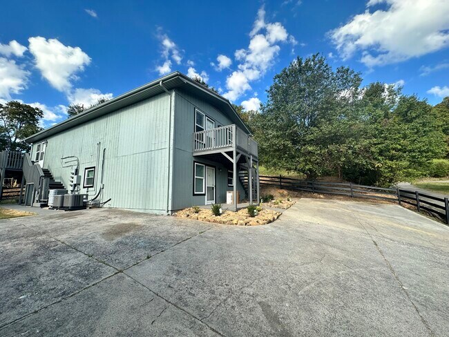 Building Photo - 361 Barnett Dr