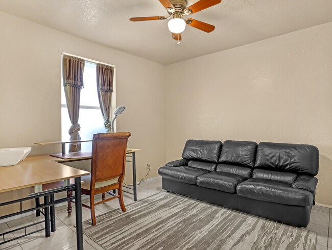 Building Photo - 1950 Wisteria St