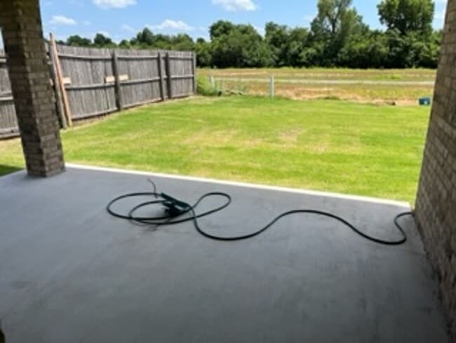 Building Photo - 12024 SW 10th-