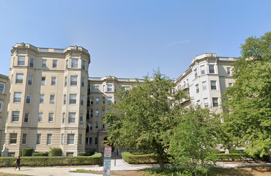 Building Photo - 27 Park Dr