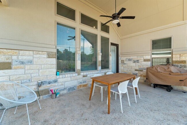 Building Photo - 304 Gulfton St