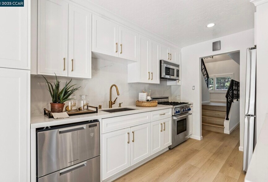 Building Photo - 1600 Springbrook Rd