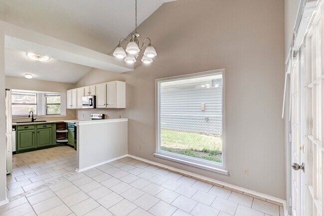 Building Photo - 2015 Newton Dr