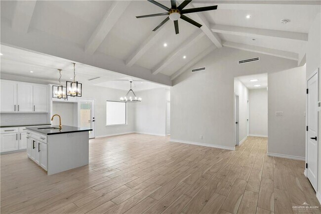 Building Photo - 12 Xenops Ave