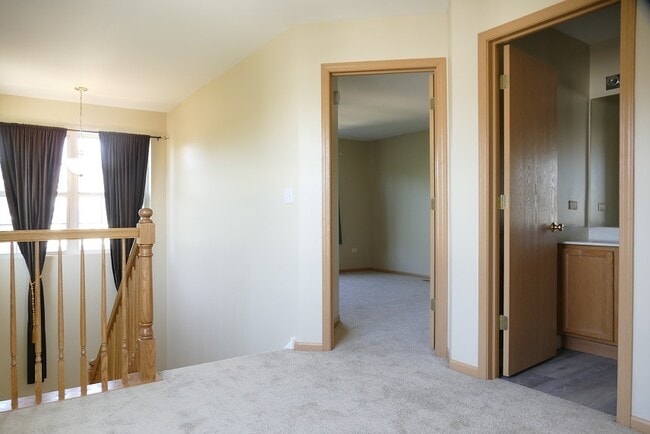 Building Photo - 237 S Oak Creek Ln