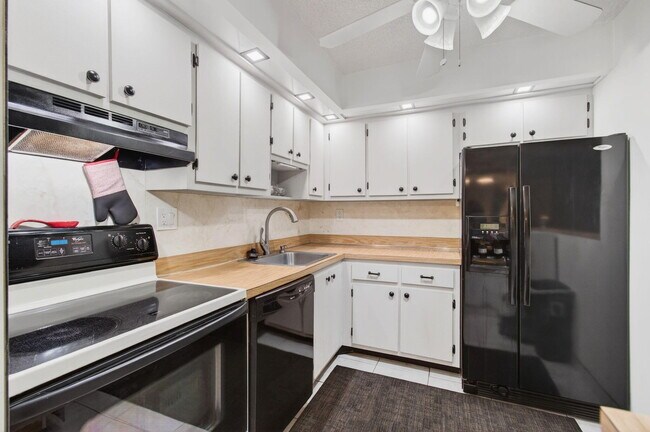 Building Photo - 15496 Lakes of Delray Blvd