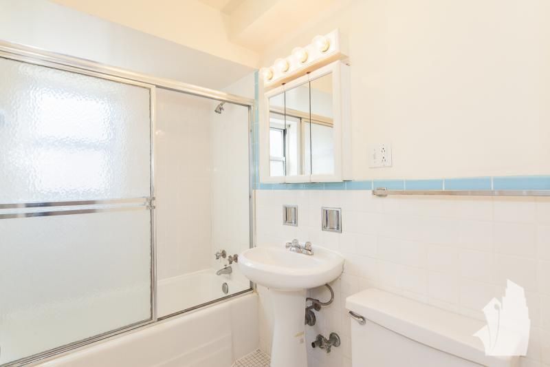 Building Photo - 6401 N Sheridan Rd