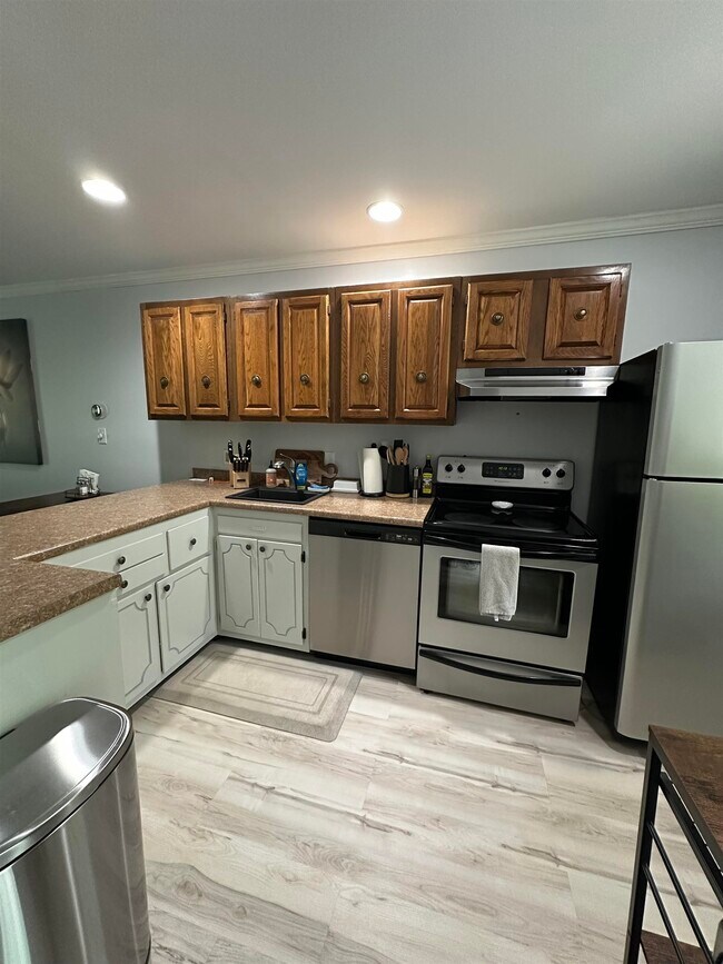 Building Photo - 60 Brookside Dr