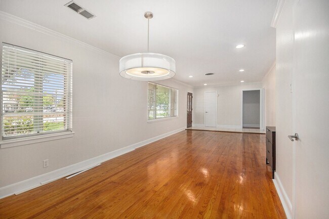 Building Photo - 12847 Memorial Dr