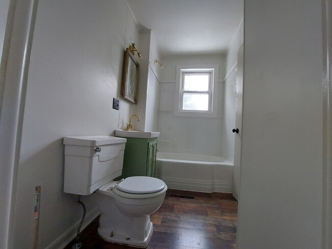 Building Photo - 43 York St