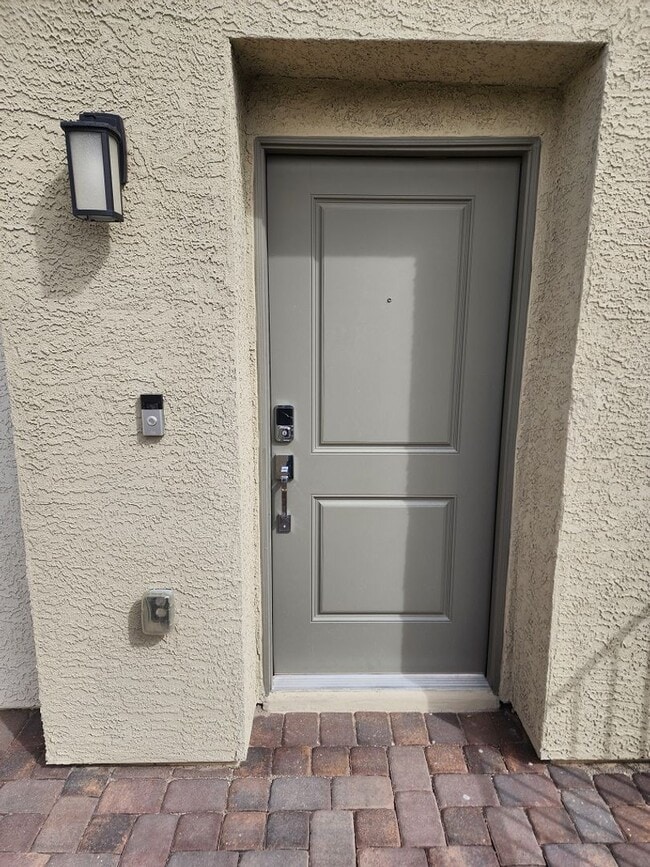 Building Photo - 3 story 3 bed/3 bath townhouse in brand new Watercolor Community