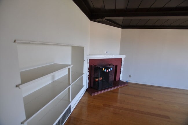 Building Photo - 1026 Kirkham St