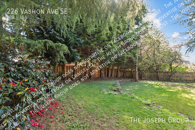 Building Photo - 226 Vashon Ave SE