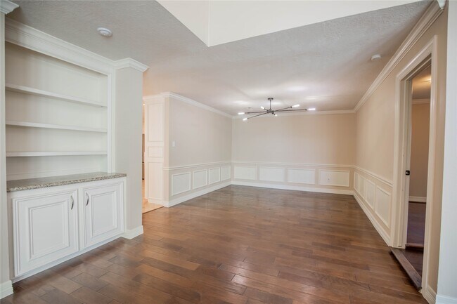 Building Photo - 1627 Fall Valley Dr