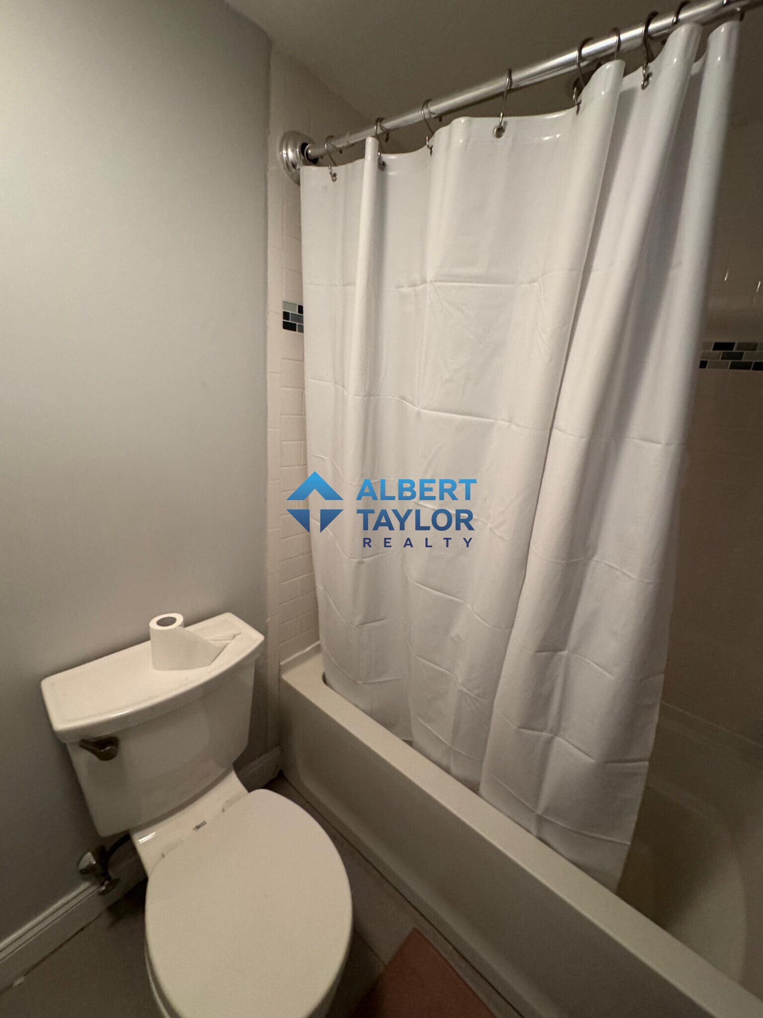 Building Photo - 998 Tremont St