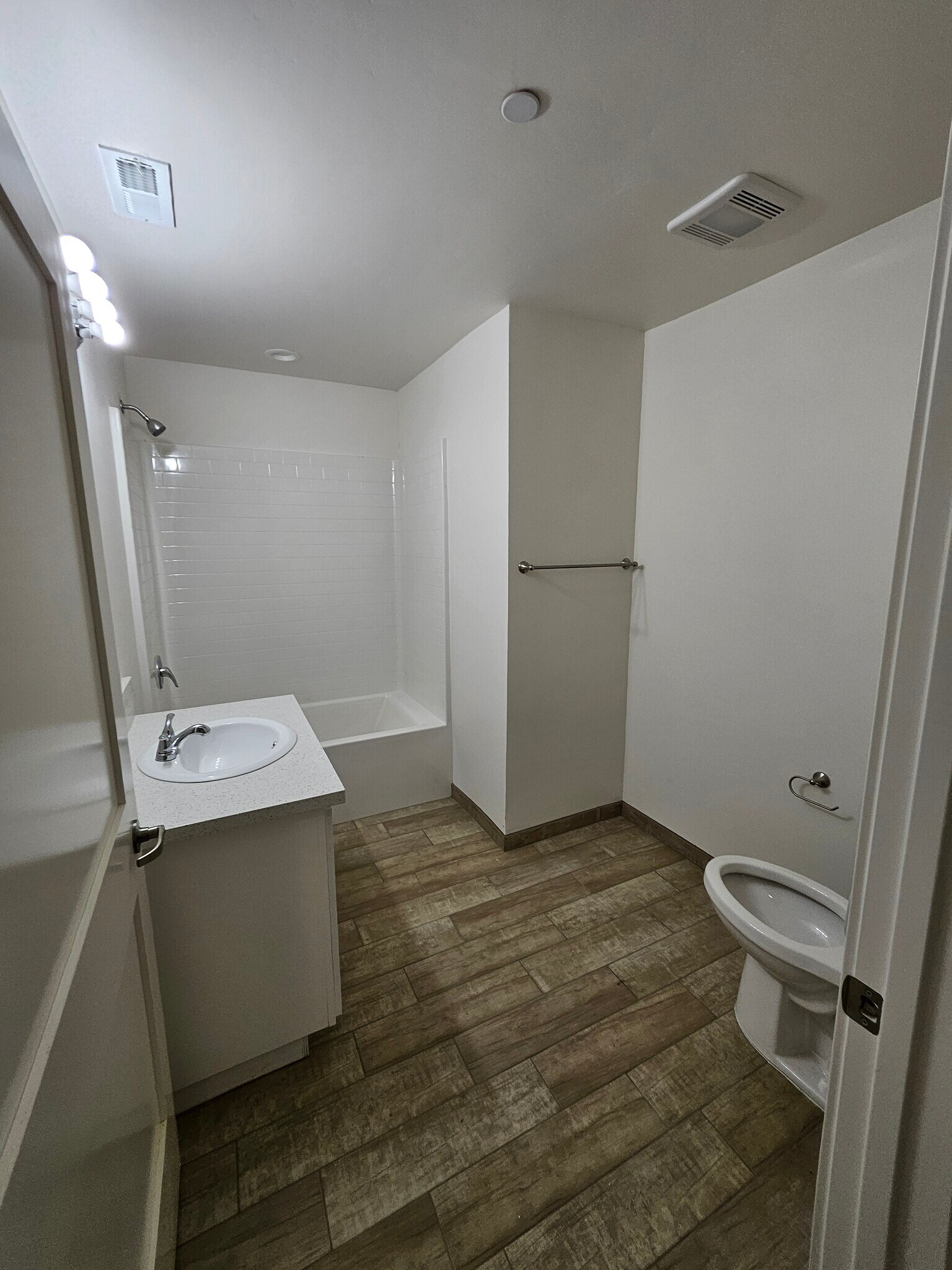 hall bath - 1137 Sumner Ave