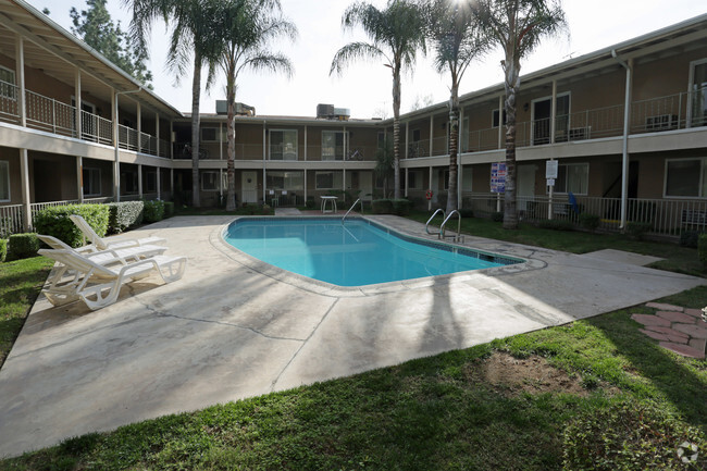 Pool - Pine Street Apartments