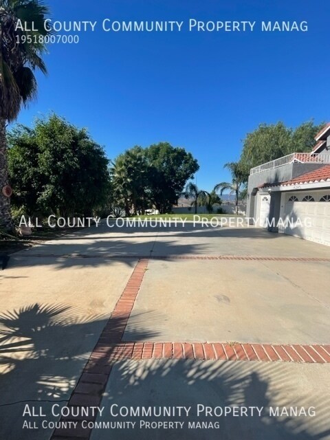 Building Photo - 16285 Capella St