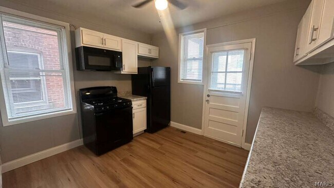 Building Photo - 5042 Pernod Ave