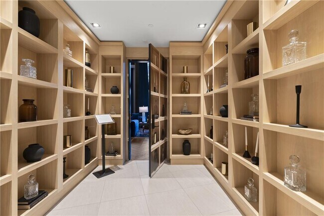 Building Photo - 2425 Peachtree Rd NE