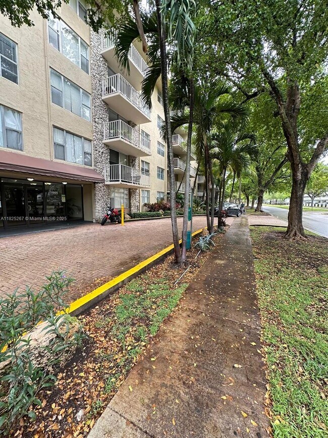 Building Photo - 1805 Sans Souci Blvd