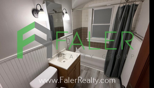 Building Photo - 1725-1727 Brookline