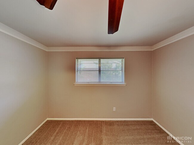 Building Photo - 220 Revere Dr