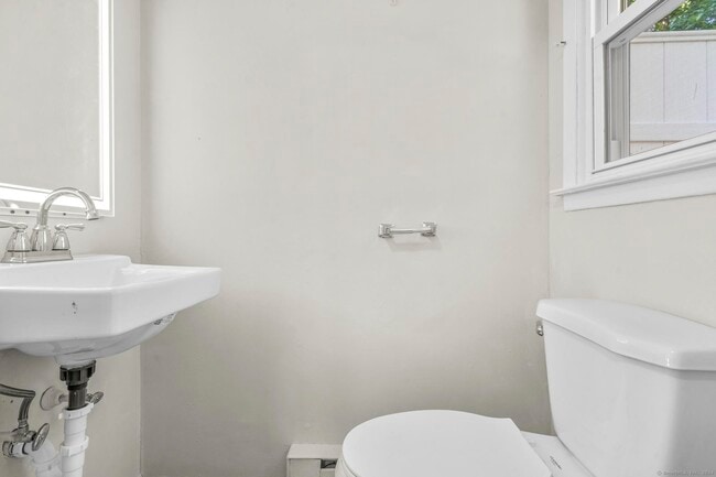 Building Photo - 675 Millville Ave