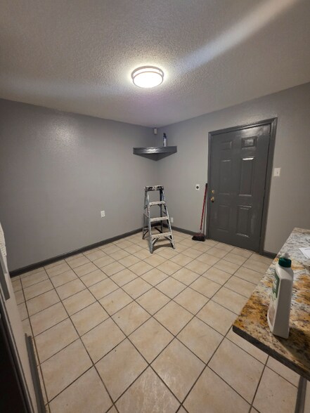 Building Photo - 7819 Sail St