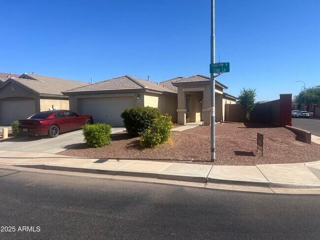 Building Photo - 10833 W Elm Ln