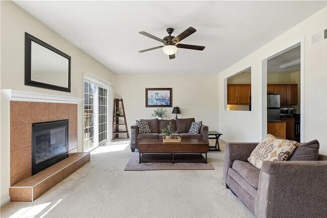 Building Photo - 10565 Cherry Grove Ct
