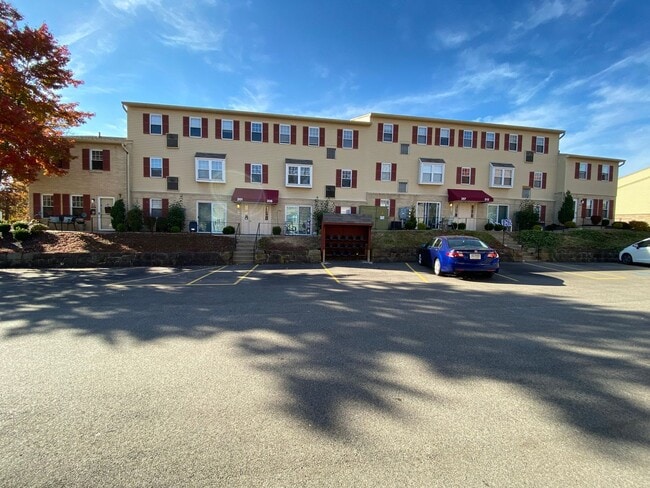 Building Photo - Awesome Two Bedroom at Bellwood Manor - Di...