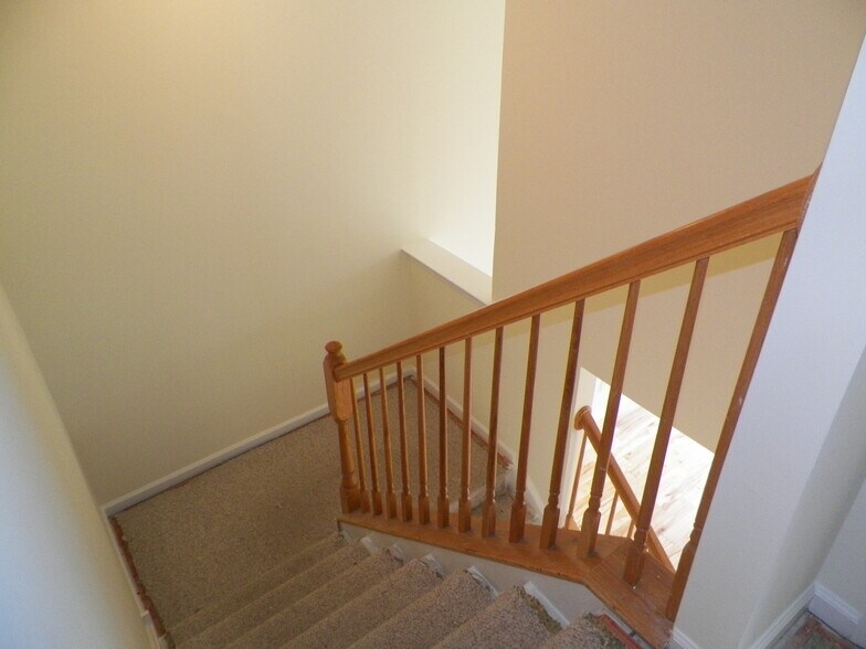 Building Photo - 5077 Rosewood Dr