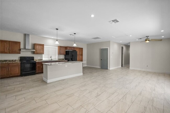 Building Photo - Great Location in Glendale