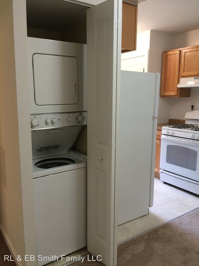 Building Photo - 205 Dawson Ave