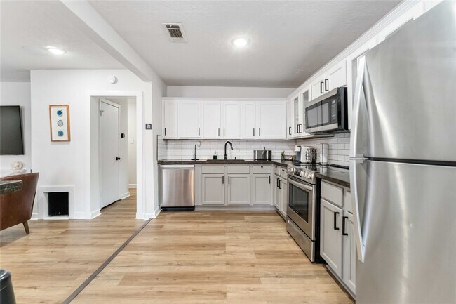 Building Photo - 3706 Luca St