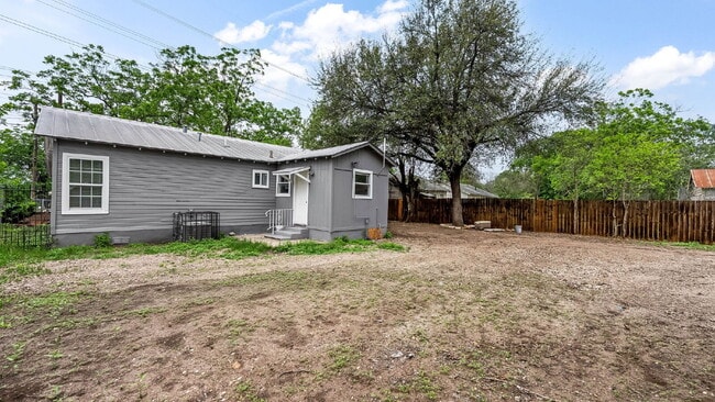Building Photo - 1135 Ceralvo St