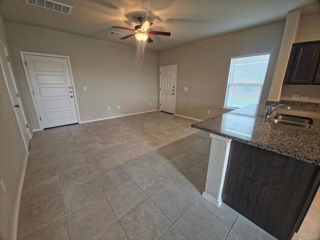 Building Photo - 138-140 Dodge Rd