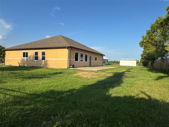 Building Photo - 4123 Old Chocolate Bayou Rd