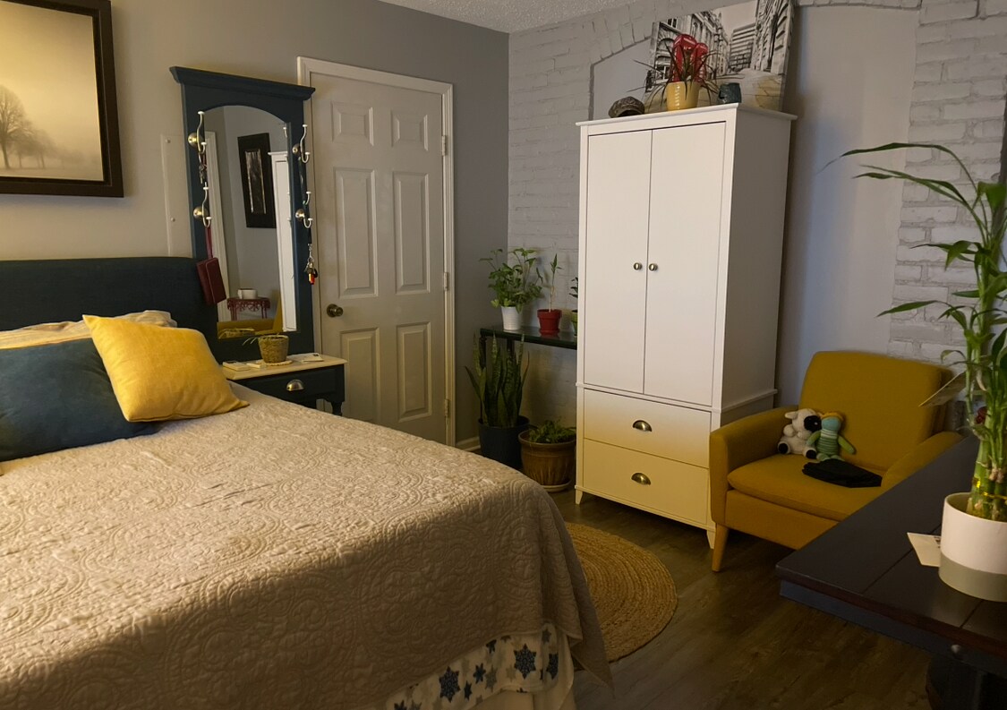 Building Photo - 124 E Main St