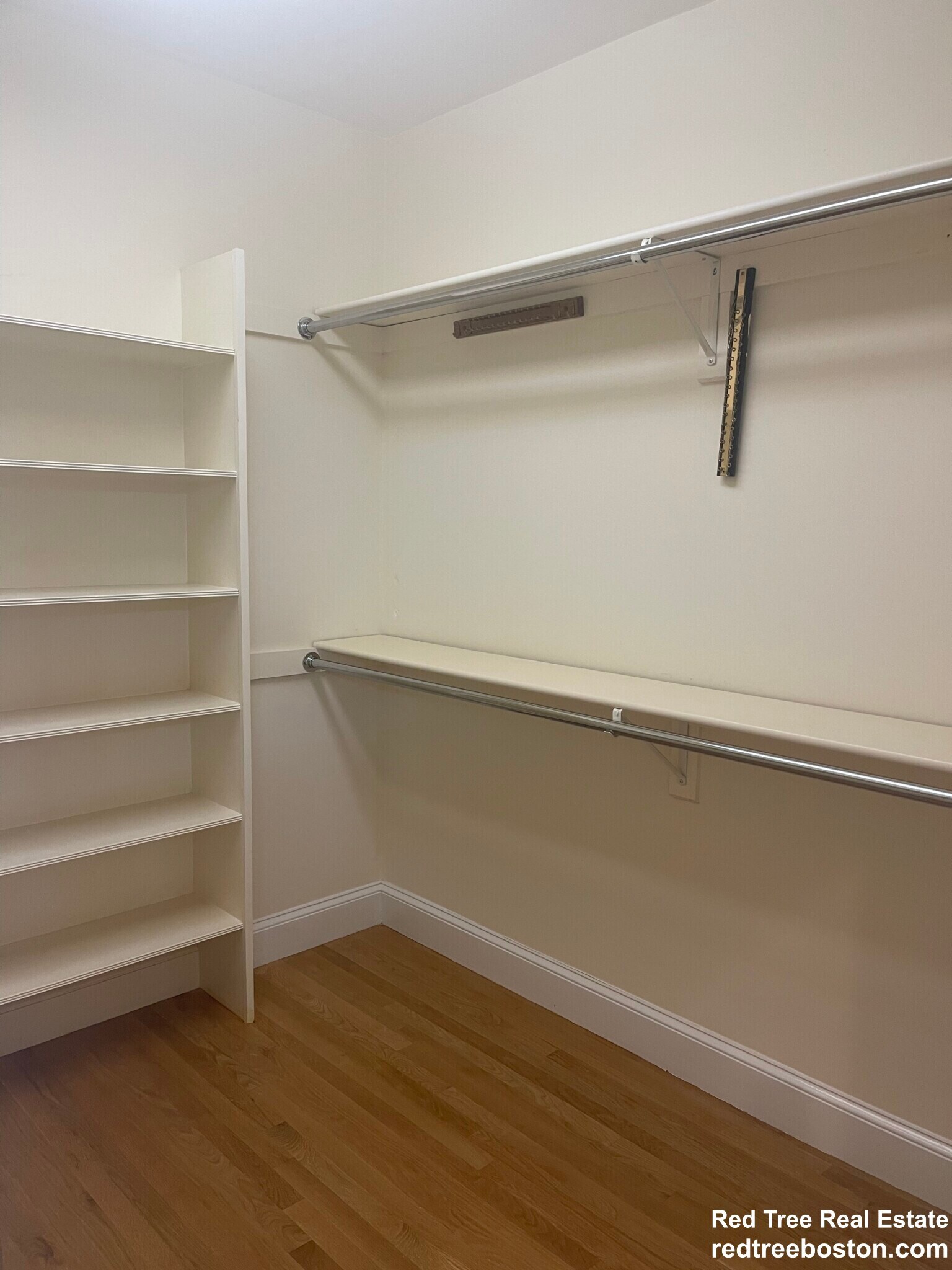 Building Photo - 901 W Roxbury Pky