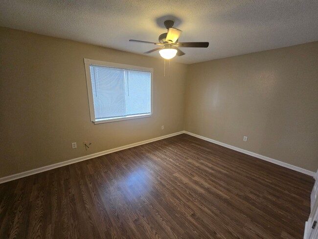 Building Photo - Spacious 5 Bedroom Single Home with Modern Comforts and Great Outdoor Space