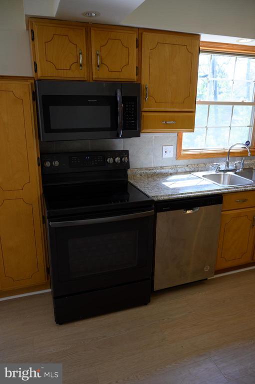 Building Photo - 948 Homeland Dr