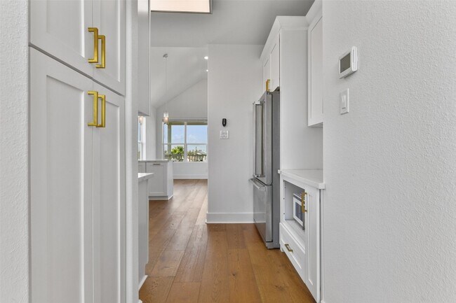 Building Photo - 4006 Fort Bend Dr