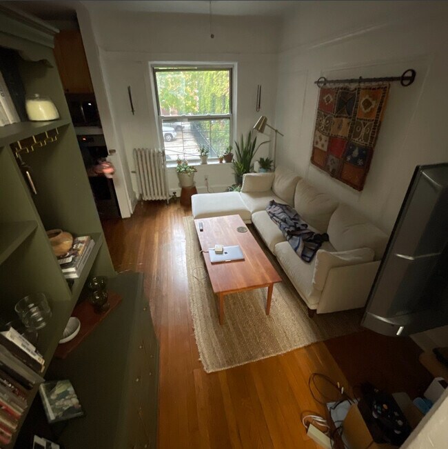 Building Photo - 683 W Wrightwood Ave