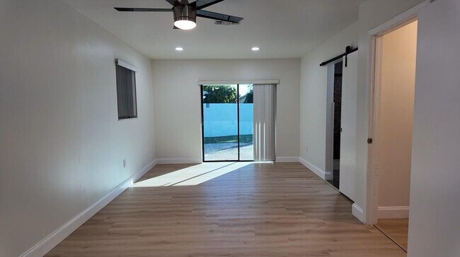 Building Photo - 600 NW 38th Ct