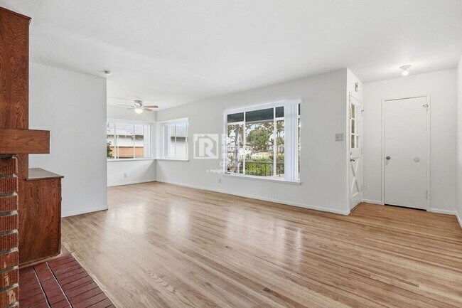 Building Photo - 726 primrose-