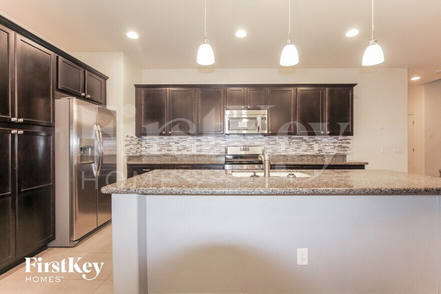 Building Photo - 12046 W Hide Trail