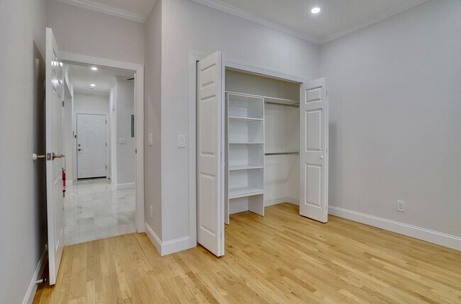 Building Photo - 915 Central Ave