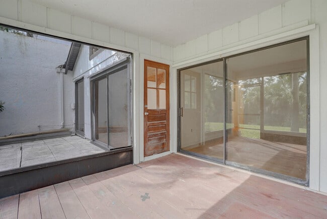 Building Photo - 100 Sparrow Dr